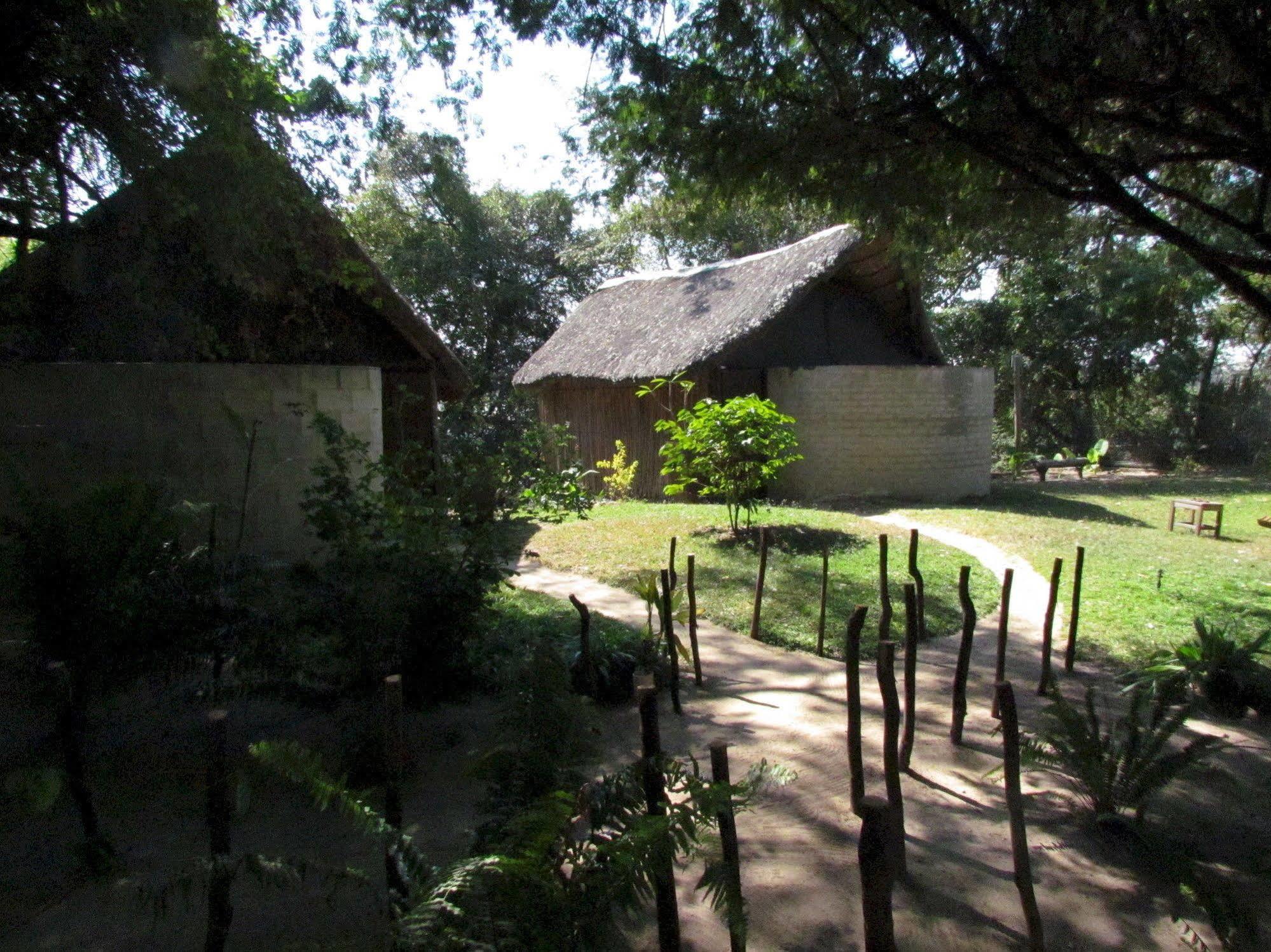Caprivi Houseboat Safari Lodge Katima Mulilo Esterno foto